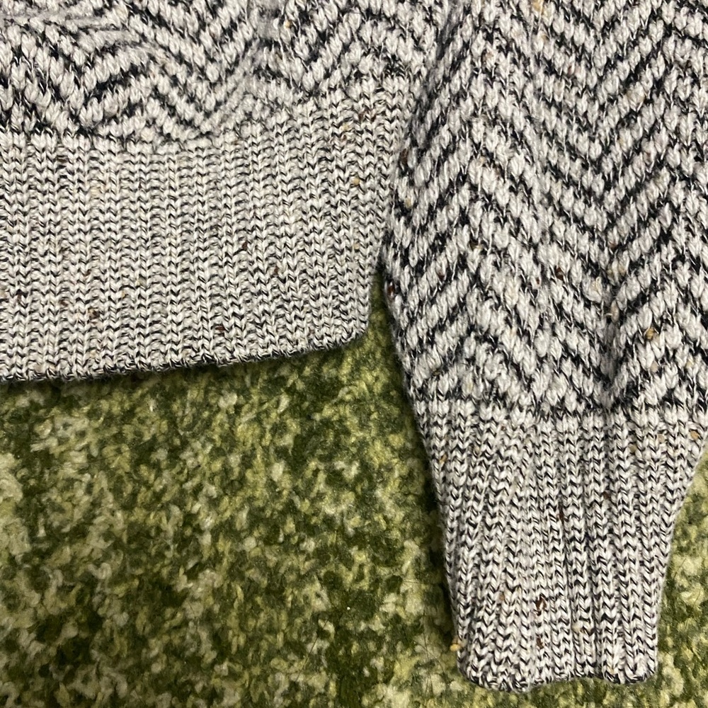 LINES sweater - Picture 4 of 4